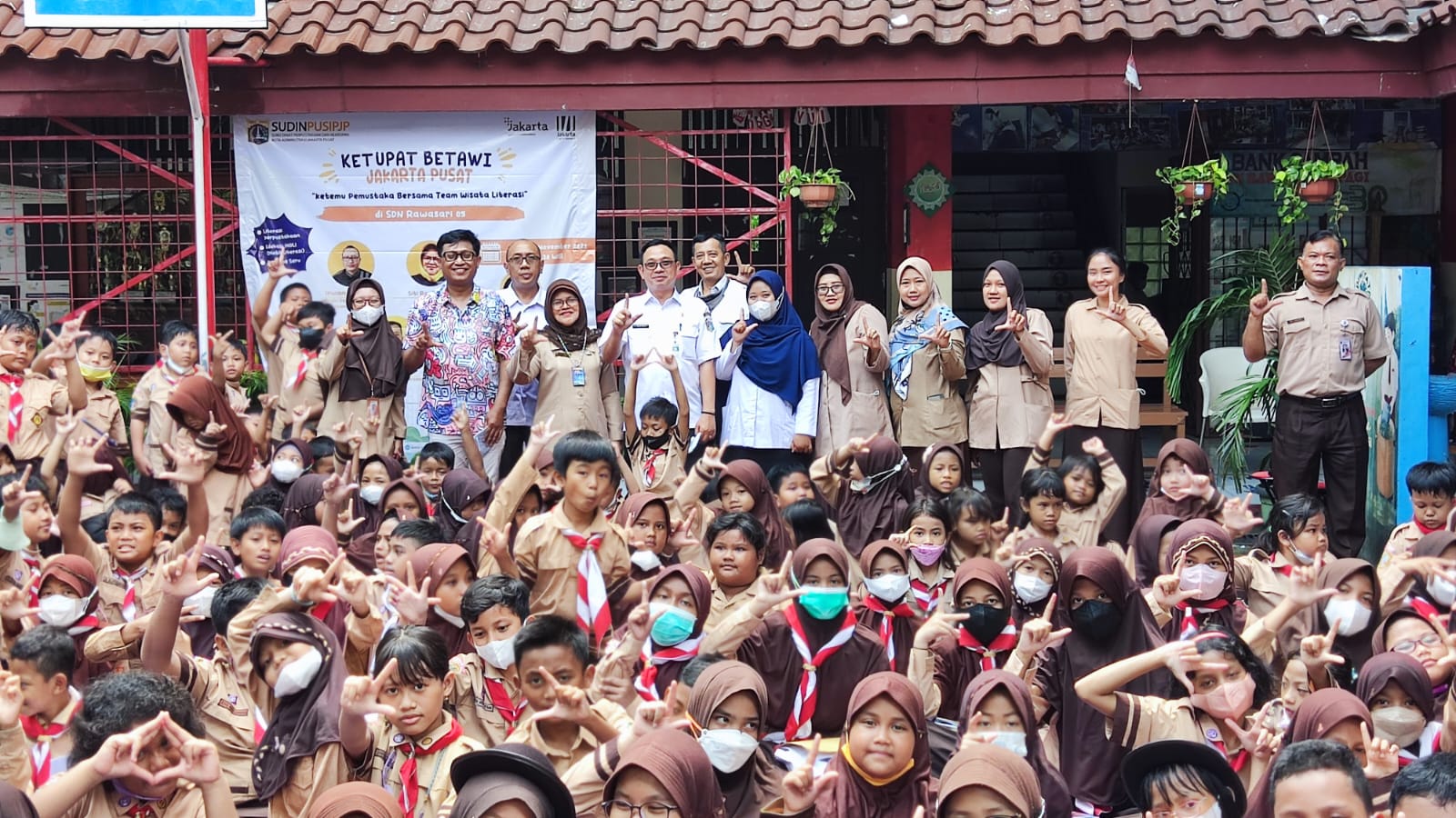 KETUPAT BETAWI : Ketemu Pemustaka Bareng Team Wisata Literasi Di SDN Rawasari 05